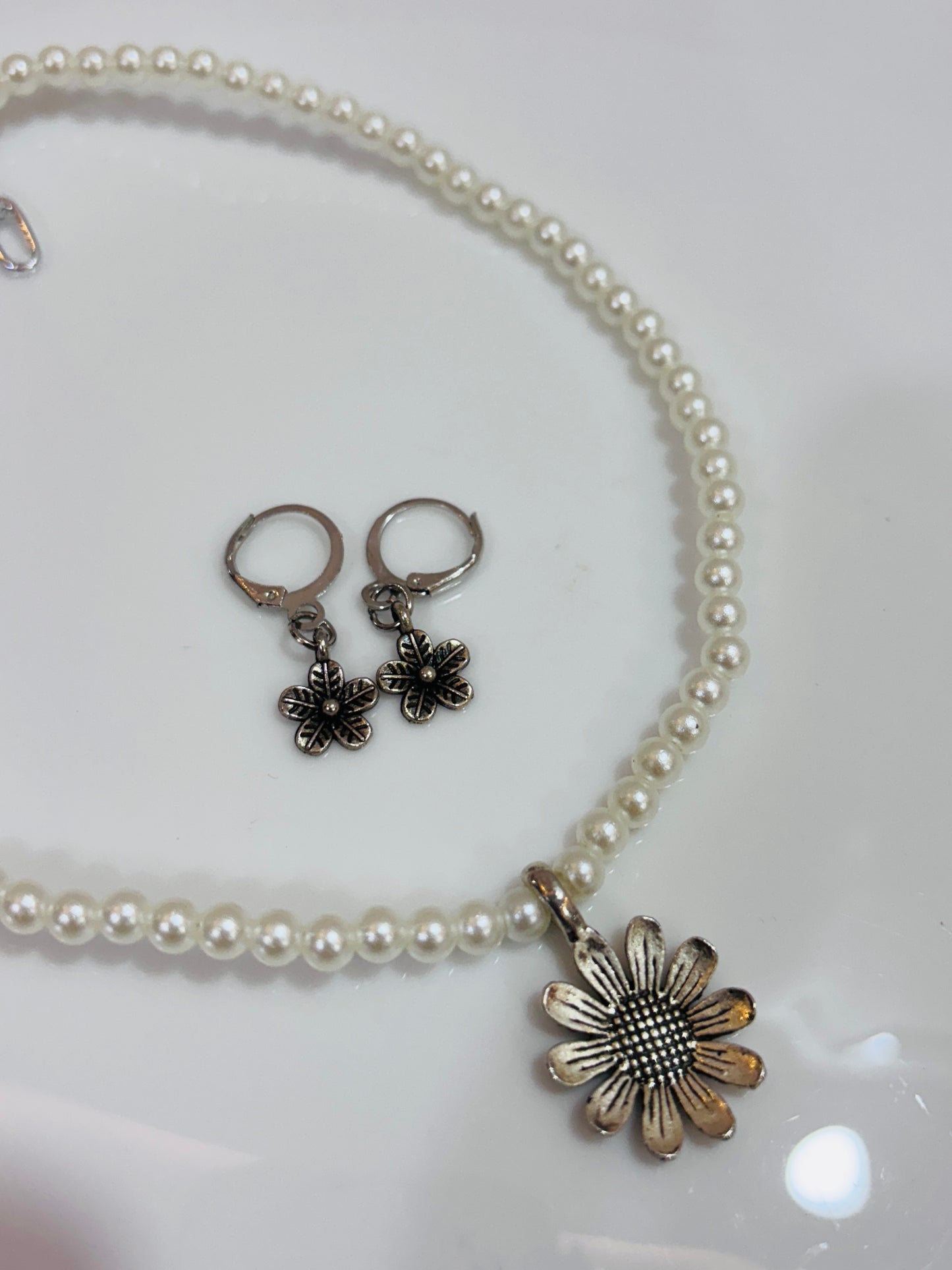 Flower necklace and earrings