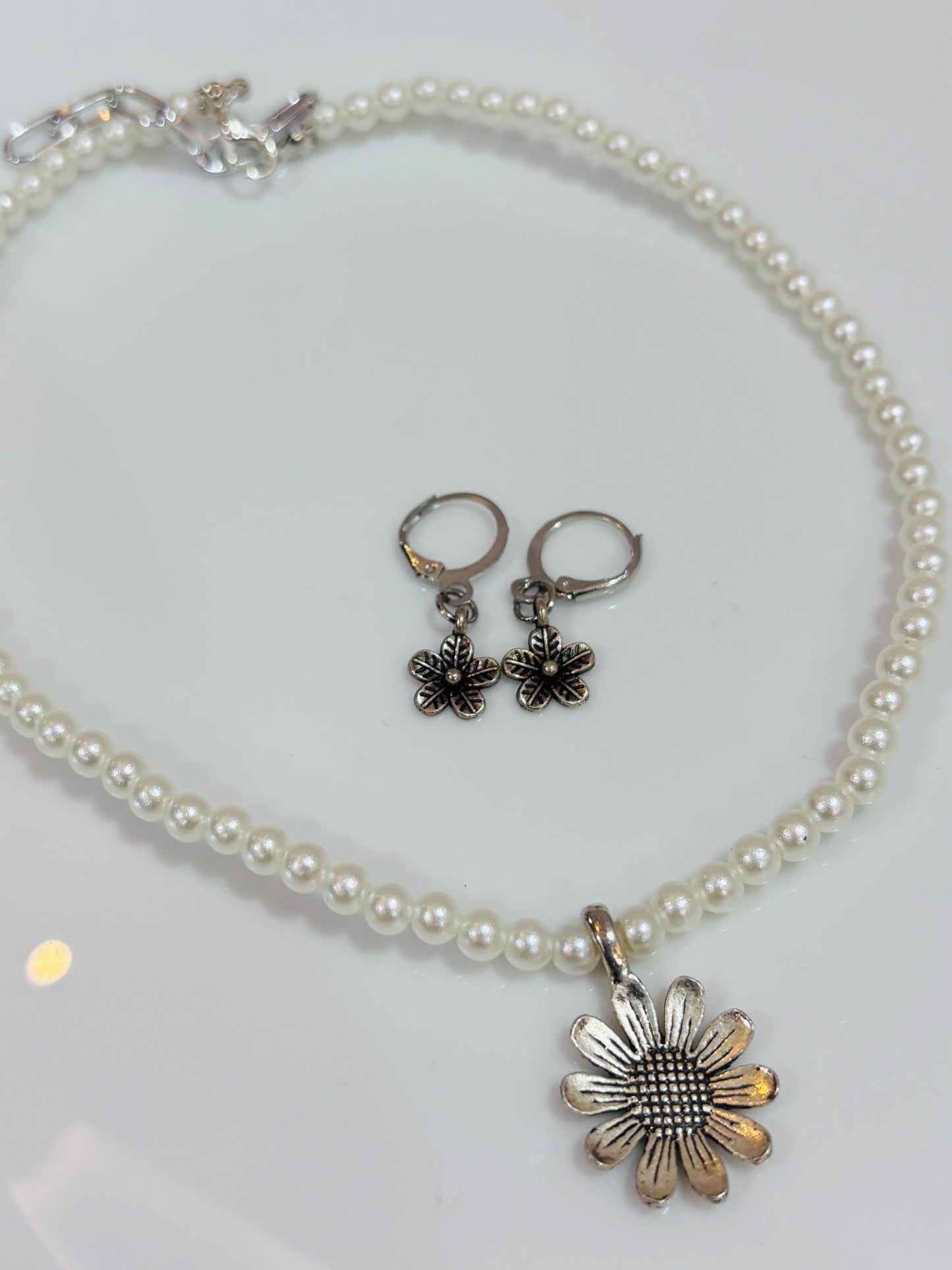 Flower necklace and earrings