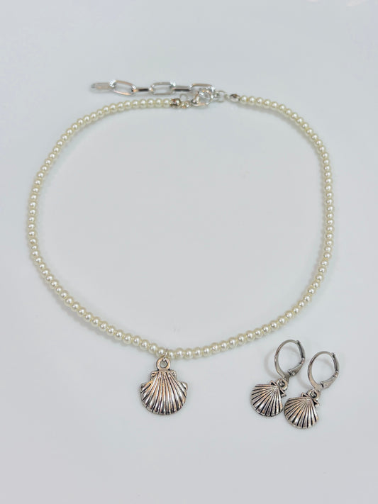 Sea shells necklace and earrings