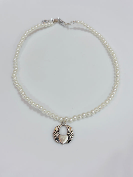 Flying heart pearl necklace