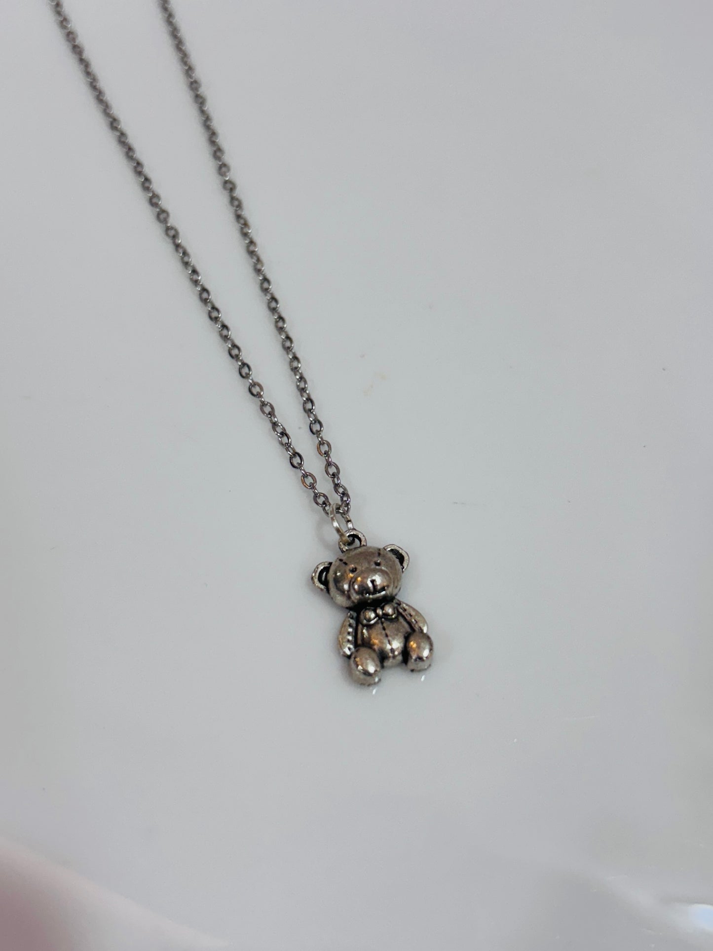 Bear pendant and chain